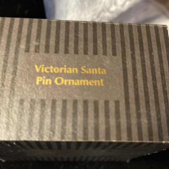 Avon /1995 Victorian Santa Pin Ornament NIB (box has tear) Pin - Picture 3 of 6